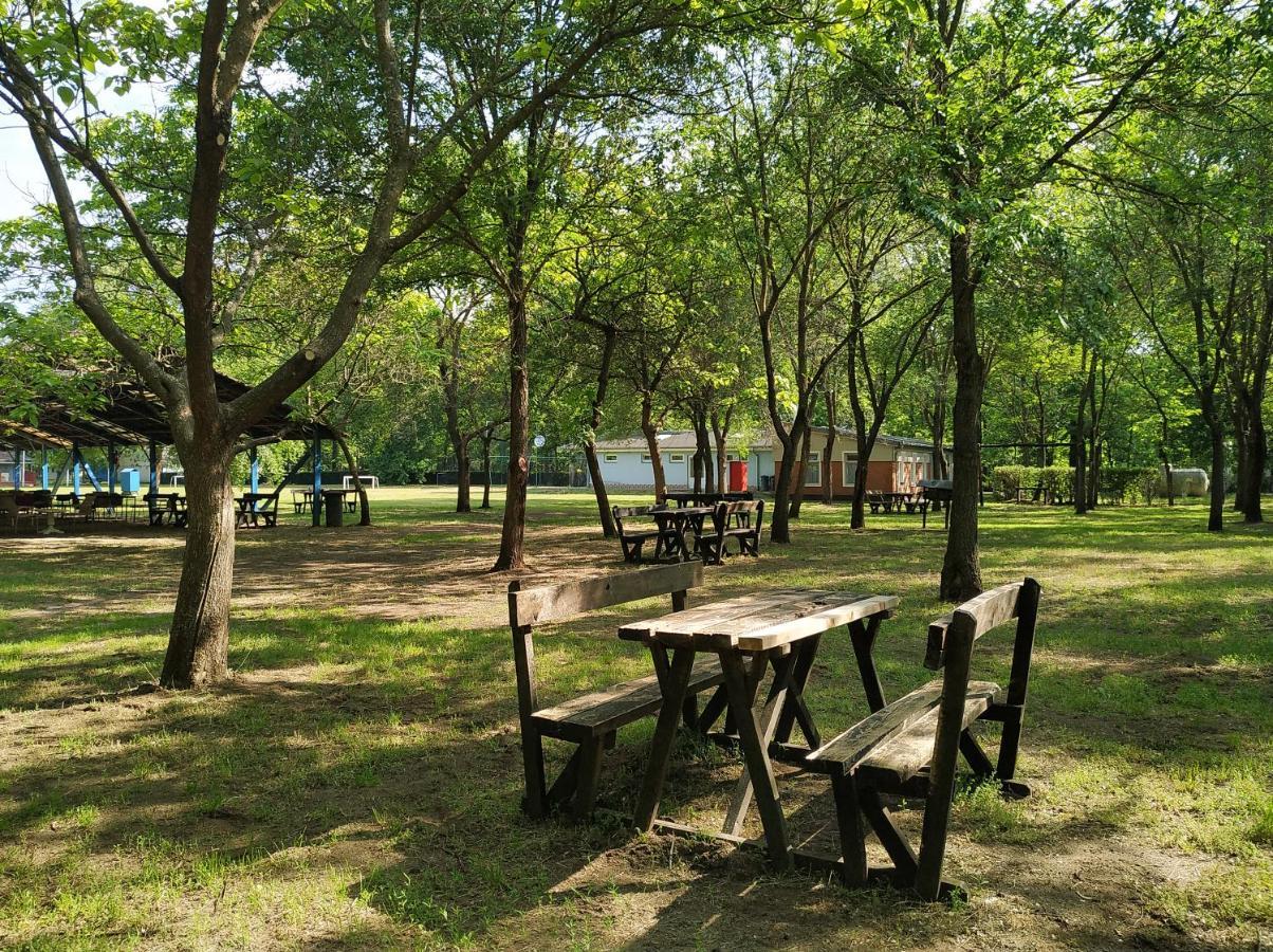 Dorcas Center&Camping Hotel Debrecen Bagian luar foto